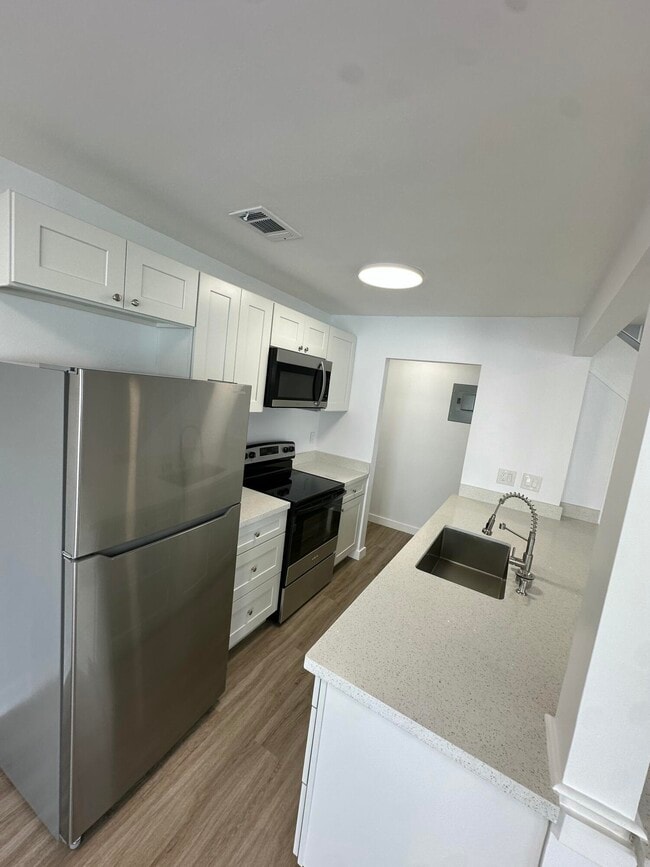 Building Photo - 103 E Tiffany Dr