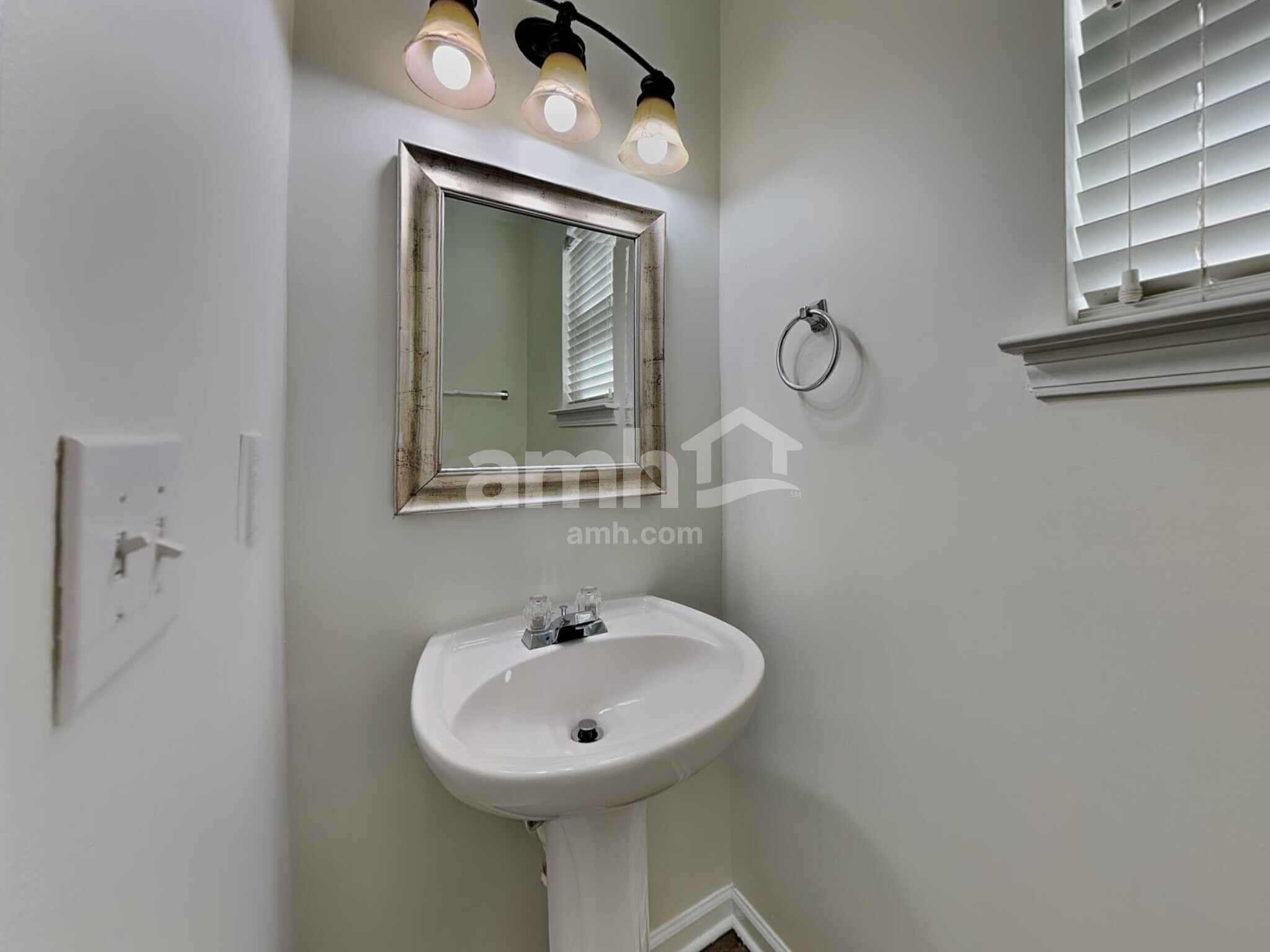 Building Photo - 10607 Secret Garden Ln