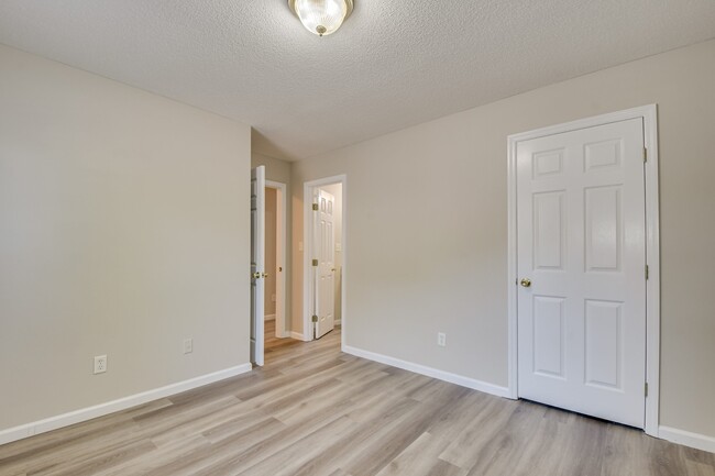 Building Photo - 2014 Emerald Bay Dr