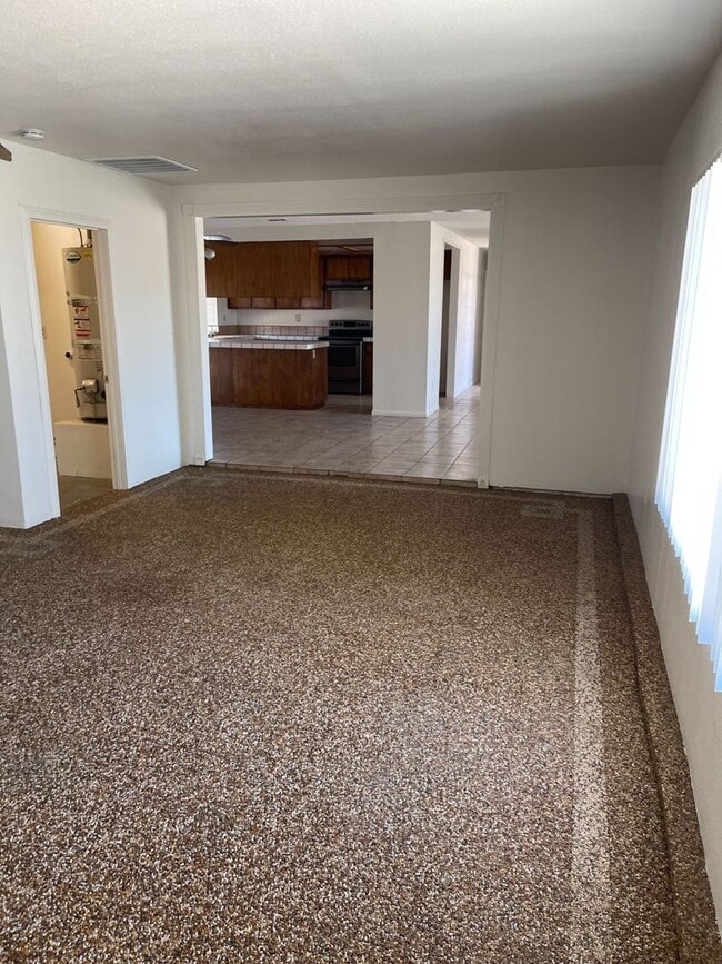 Building Photo - 4 BEDROOM APPLE VALLEY HOME ON CUL DE SAC!