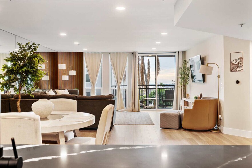 Building Photo - 2414 Front St