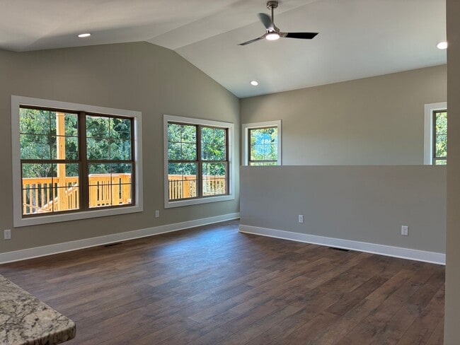 Building Photo - 102 Twin Lakes Dr