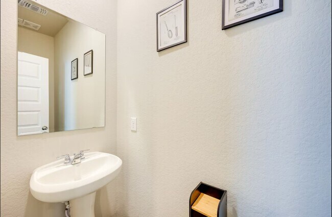 Building Photo - First Time Rental! 4 Bedroom 2 1/2 Bath ~M...