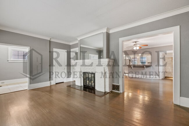 Building Photo - 332 N Rutan St