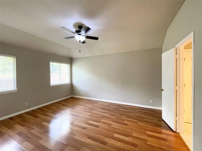 Building Photo - 209 N Kings Canyon Dr