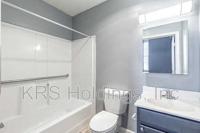 Building Photo - 1411 Bainbridge St