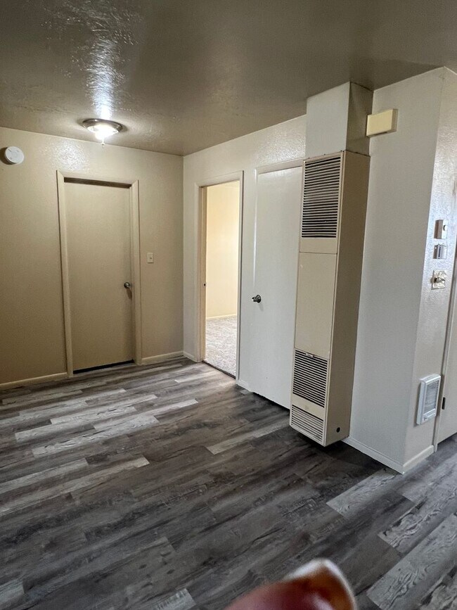 Building Photo - NEW-C 323/331
