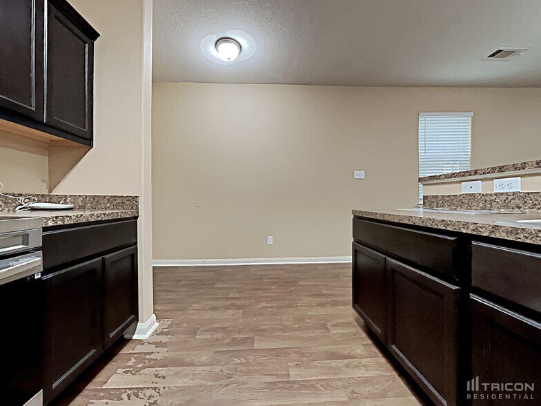 Building Photo - 2063 Sweet Lilac Dr