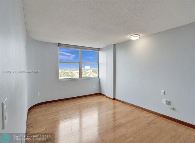 Building Photo - 11930 N Bayshore Dr