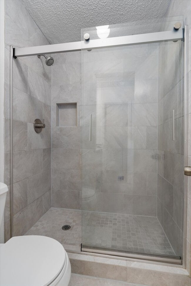 Building Photo - 3610 Fleetwood Dr