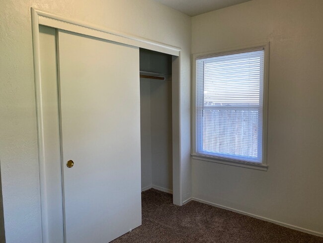 Building Photo - Charming 2-Bedroom, 1-Bath Home with Modern Updates on a Spacious Lot