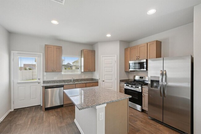 Building Photo - 125 Honeybee Ln