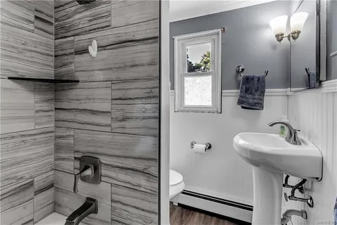 Building Photo - 60 Maple St