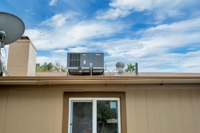 Building Photo - Modern Home with Pool in the Best ASU neighborhood