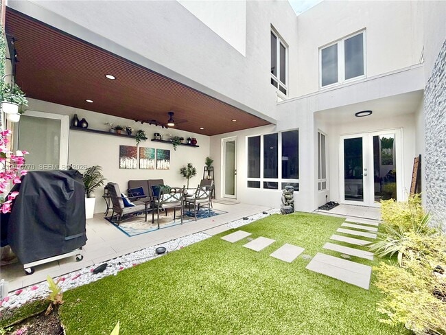 Building Photo - 6415 NW 105th Ct