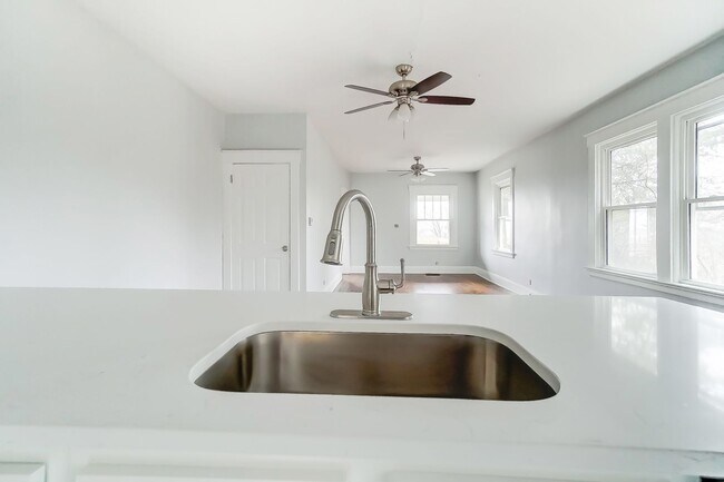 Building Photo - Three Bedroom Home in Covington!