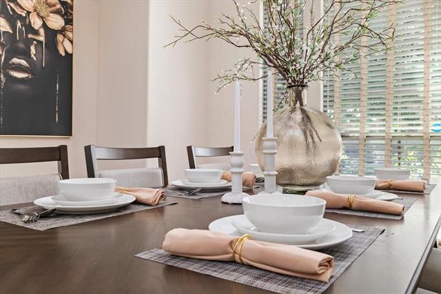 Building Photo - 5766 Wellington Ln