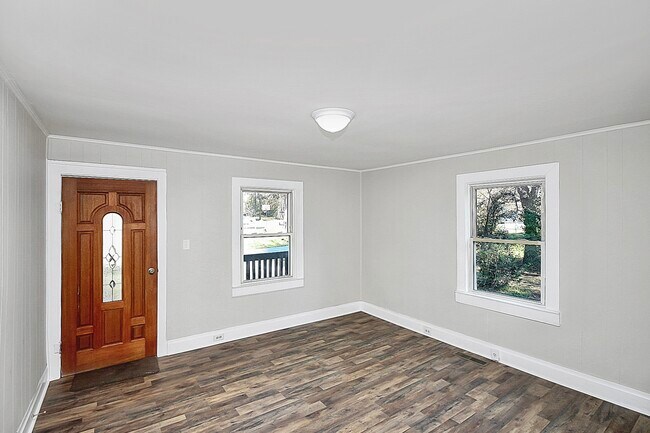 Building Photo - 209 Fairdale St