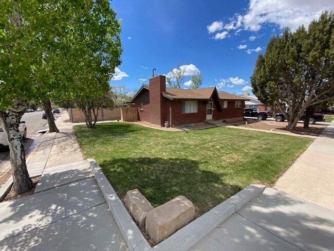 Building Photo - 3 Bedroom 2 Bath Single Family Home