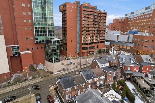 Building Photo - 436 44th St