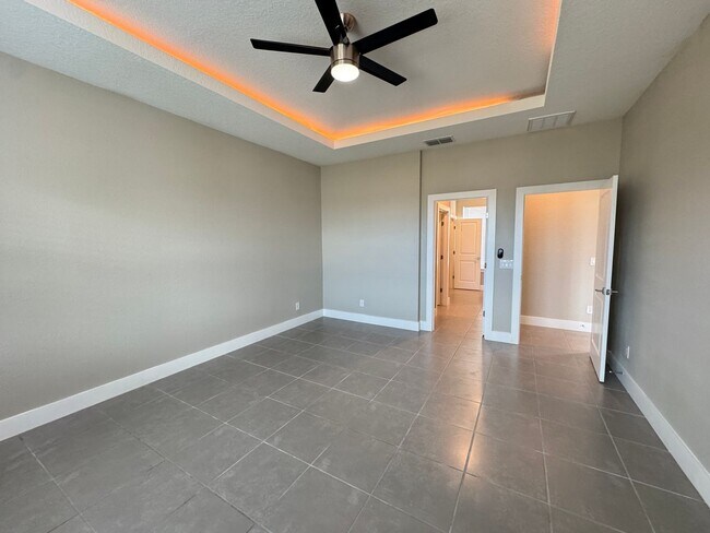 Building Photo - Spacious 4-Bedroom Home in Poinciana – Internet Included & No HOA Approval Required