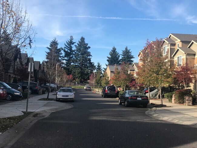 Building Photo - COMING SOON! GORGEOUS Townhome...  LOCATION , LOCATION near Peace Health Hospital