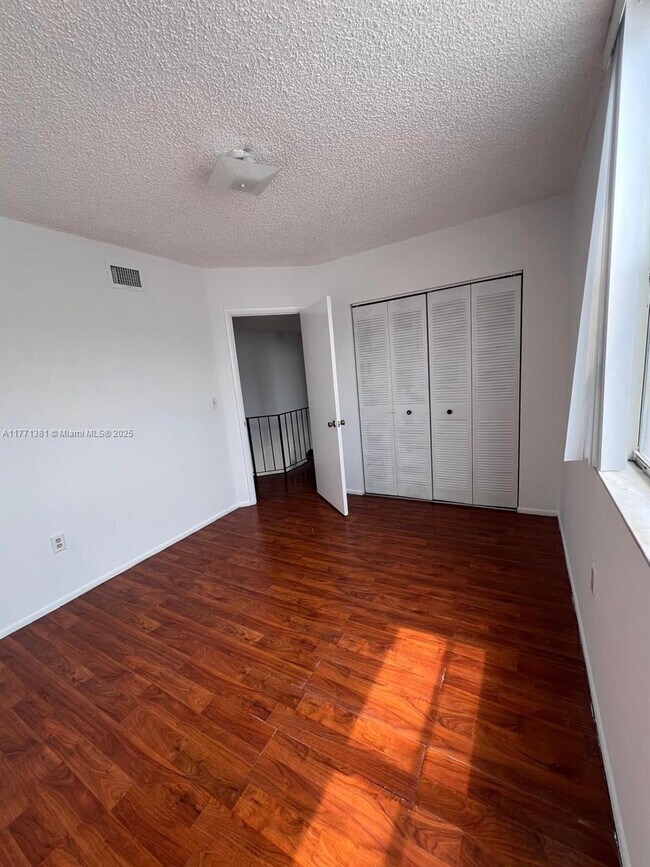 Building Photo - 1074 W 38th St