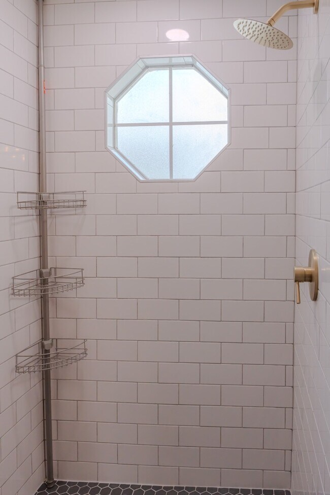 Building Photo - Charming 3BR Fully Furnished Apartment in Kissimmee with Ample Amenities