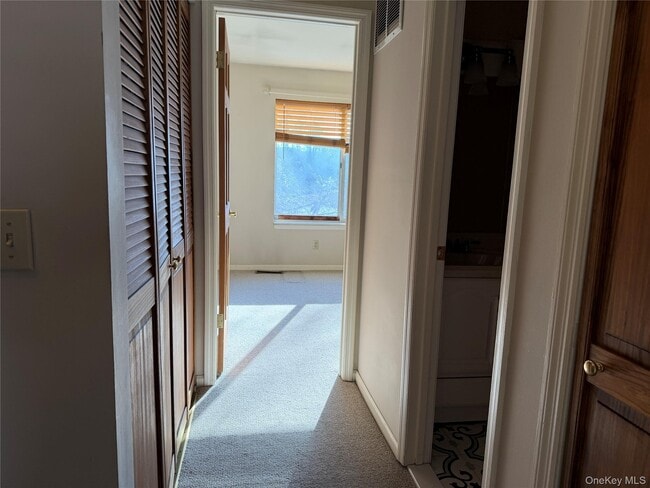 Building Photo - 276 Temple Hill Rd