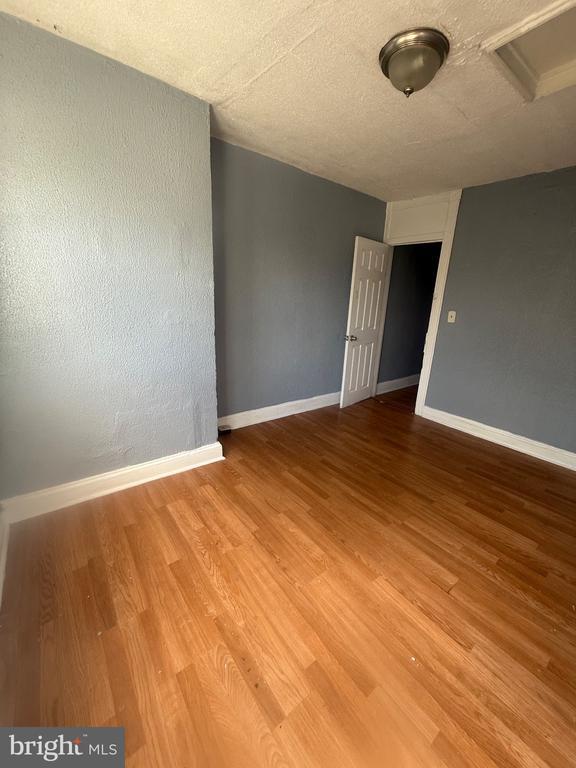 Building Photo - 2221 Wilkens Ave