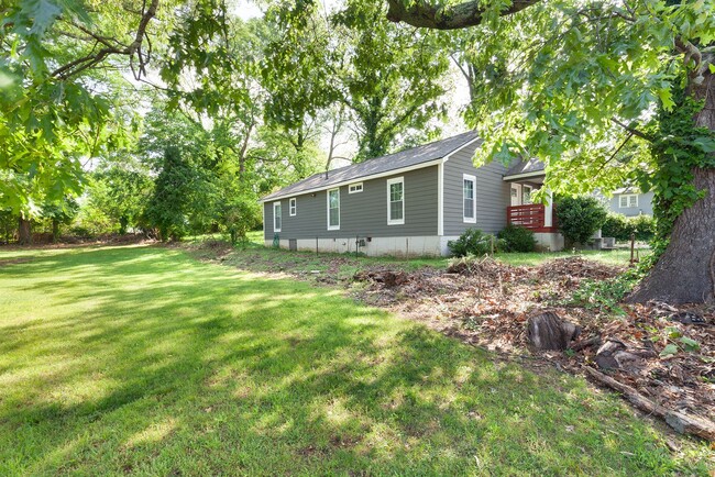 Building Photo - Updated 3bd/2ba Ranch Blocks From Downtown...