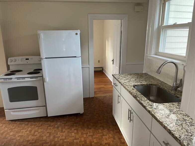 Kitchen - Stove & New Refrigerator - 37 Oak St