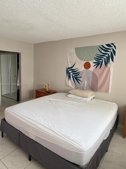 Building Photo - 401 Golden Isles Dr