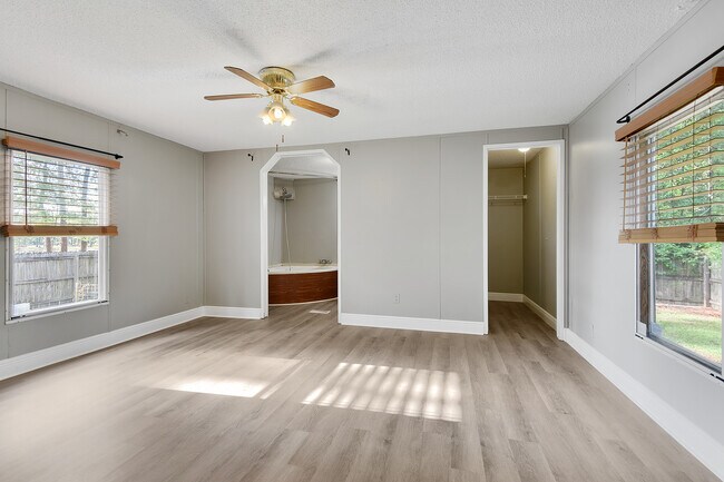 Building Photo - 20356 S I - 12 Service Rd