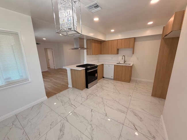 Building Photo - Completely Remodeled, Spacious 2 Bedroom Apartment For Rent w/ Parking!