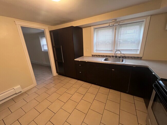 Building Photo - 1946 Euclid Ave