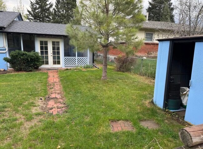 Building Photo - 655 Balsam St