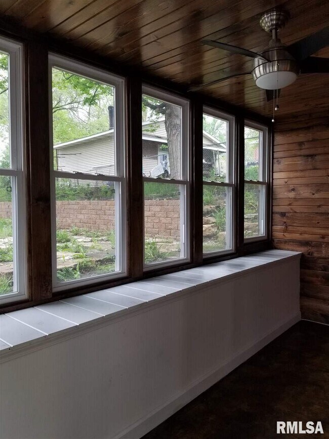 Building Photo - 118 Dodge St