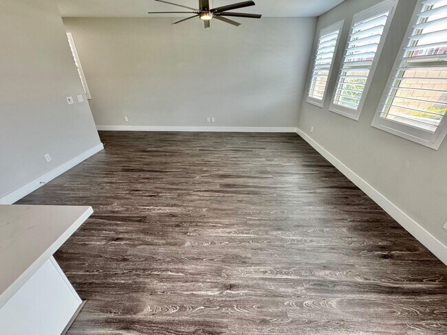 Building Photo - STUNNING 2 STORY HOME 3 BEDROOM/2.5 BATHROOM