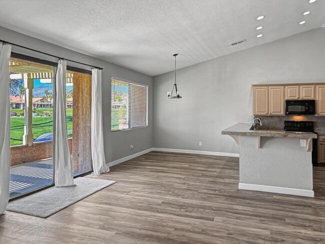 Building Photo - 76915 Turendot St