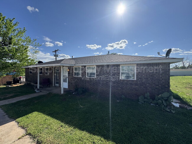 Building Photo - 2403 Muzzy St