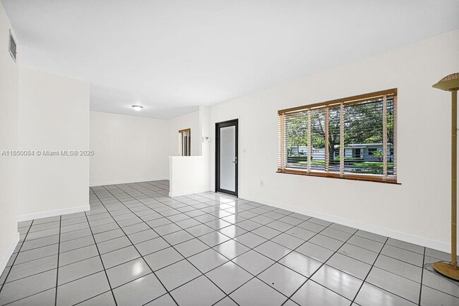 Building Photo - 5960 SW 47th St