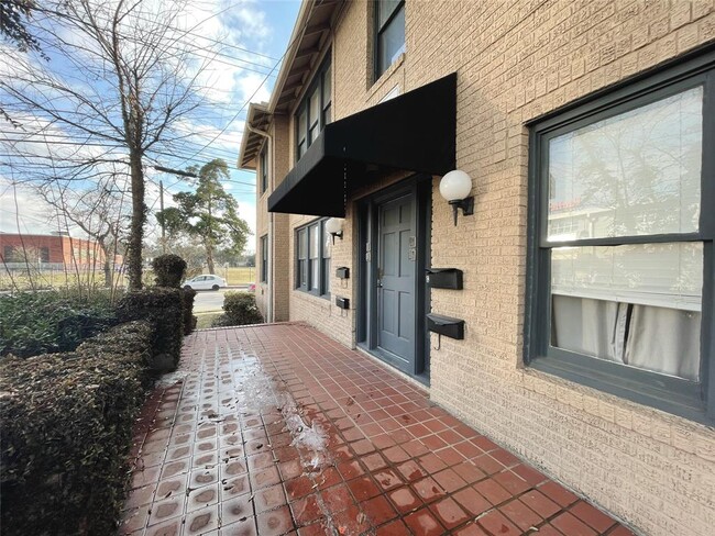 Building Photo - 2528 Driscoll St