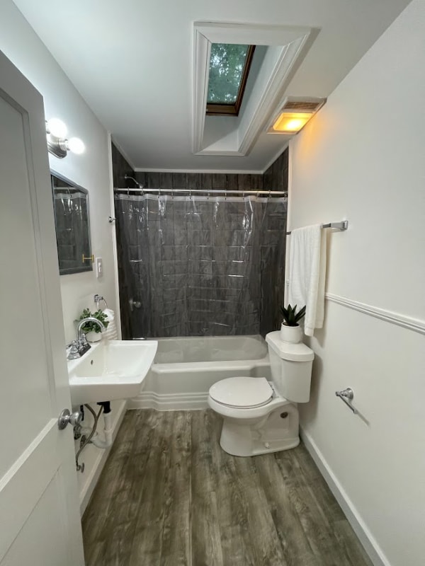 Building Photo - 410 W Maple St