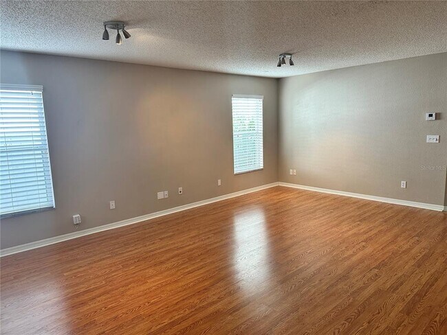 Building Photo - 153 Walnut Crest Run