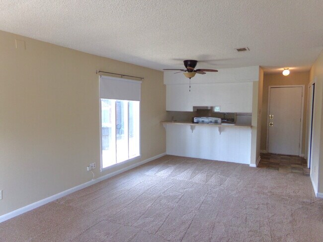 Building Photo - North Pensacola 2BR Duplex with Private Pa...