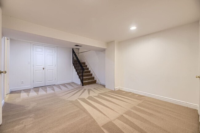 Building Photo - Spacious Home w/Large Backyard Only Blocks...