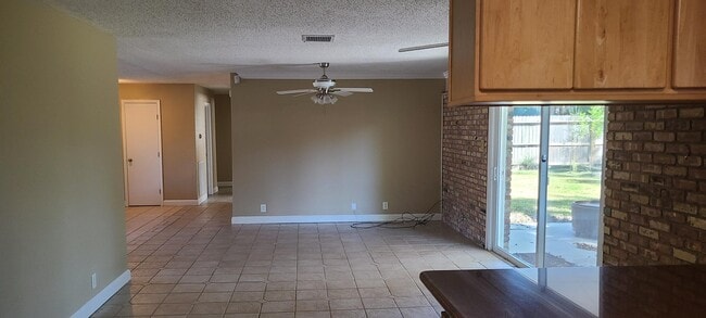 Building Photo - 11123 Hazelhurst Dr