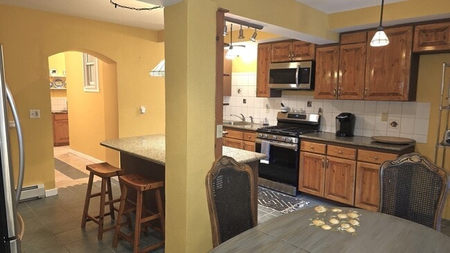 Building Photo - 85 Burlingame Rd