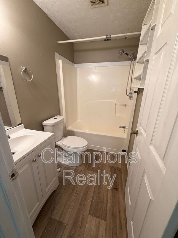 Building Photo - 1502 Baker St